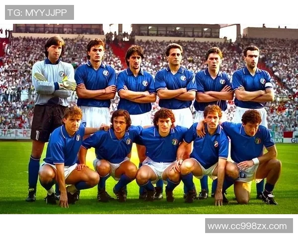 白色球服下的足球明星们如何在绿茵场上书写传奇与荣耀 白色球服下的足球明星们如何在绿茵场上书写传奇与荣耀