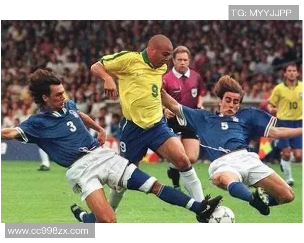 历史五大足球巨星的辉煌成就与传奇故事回顾 历史五大足球巨星的辉煌成就与传奇故事回顾