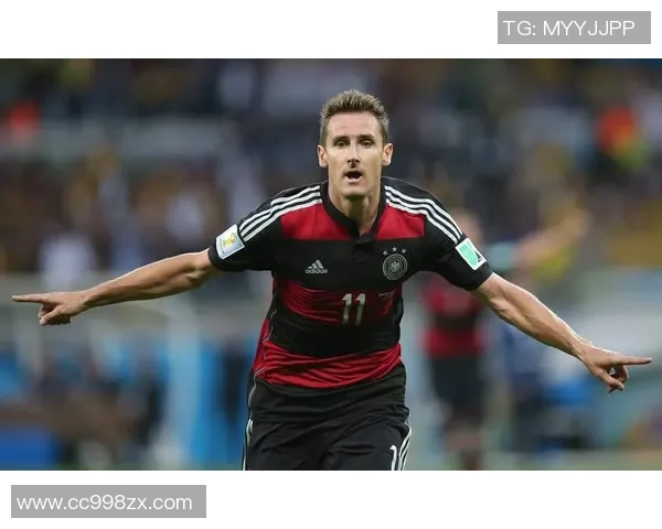 哪个足球明星在职业生涯中获得的评分最高引发了球迷们的热议与讨论