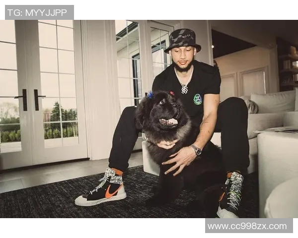 国外足球明星街头挑战真实球技引发热议粉丝反应精彩纷呈