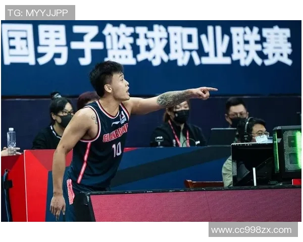 广州篮球队阵地战体系解析与战术创新研究