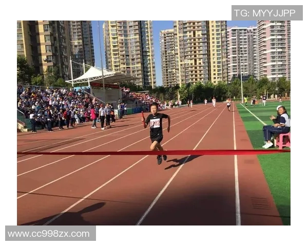 张伟的足球人生探索与深度对话揭示运动员背后的故事与梦想 张伟的足球人生探索与深度对话揭示运动员背后的故事与梦想