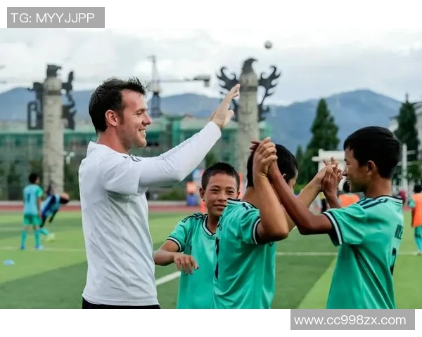 深圳足球队耐力争议引发热议球迷与专家各执己见探讨球队表现