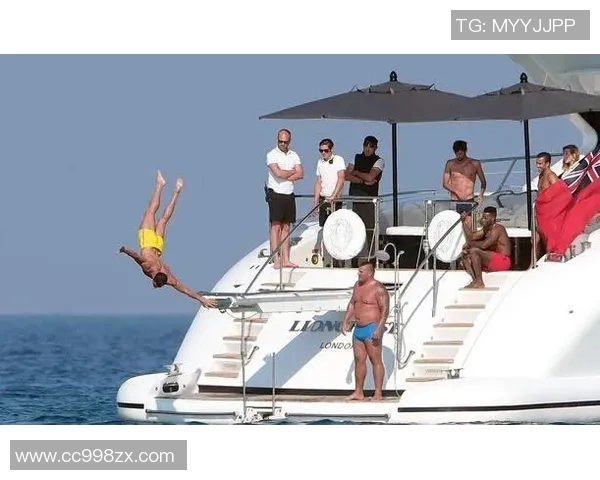 游轮上的足球明星究竟是谁让我们一起揭开神秘面纱 游轮上的足球明星究竟是谁让我们一起揭开神秘面纱